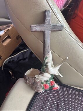 9” Ceramic Vintage Tea Candle Holder Home Decor Cross with Doves